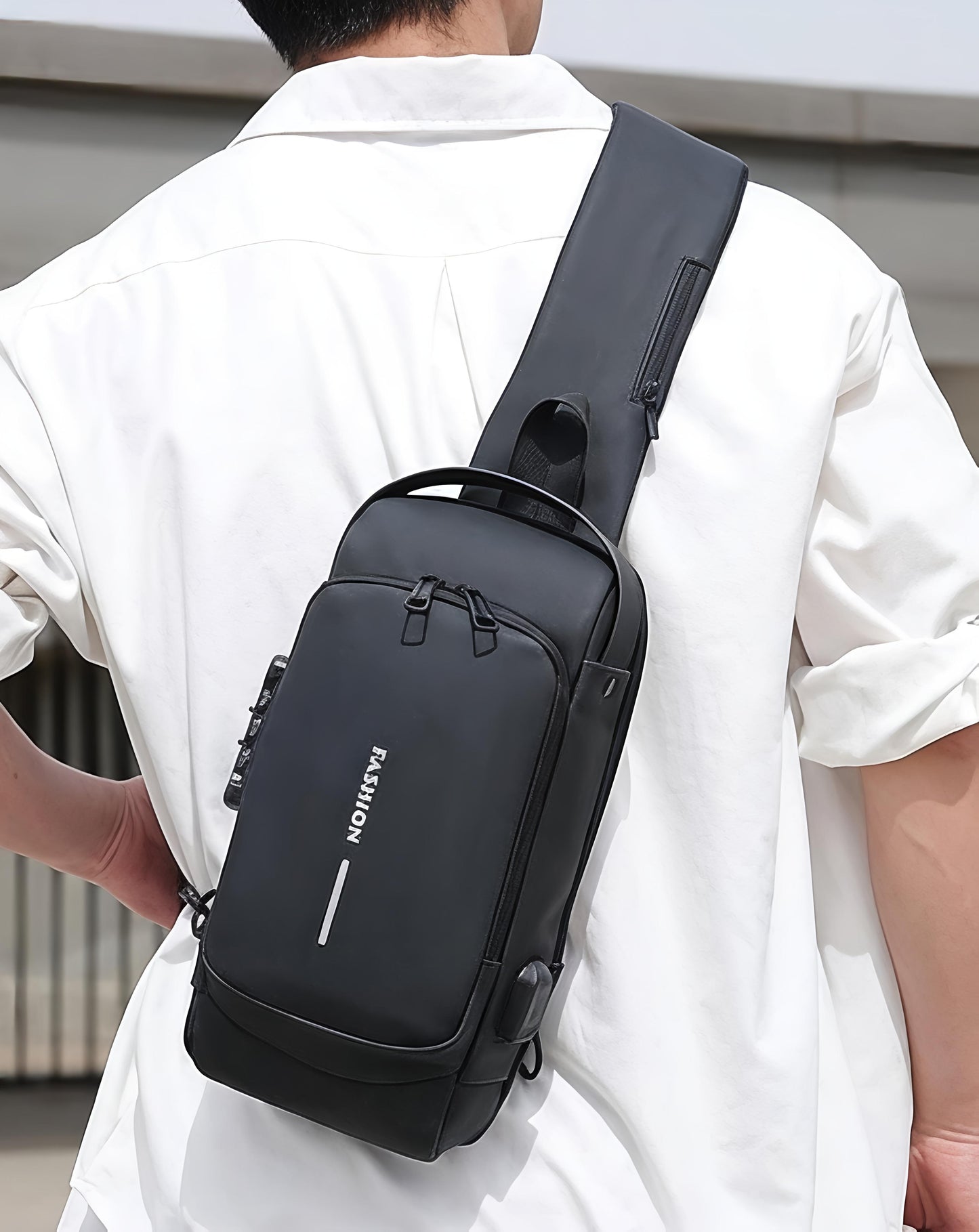 Shoulder bag with USB charging